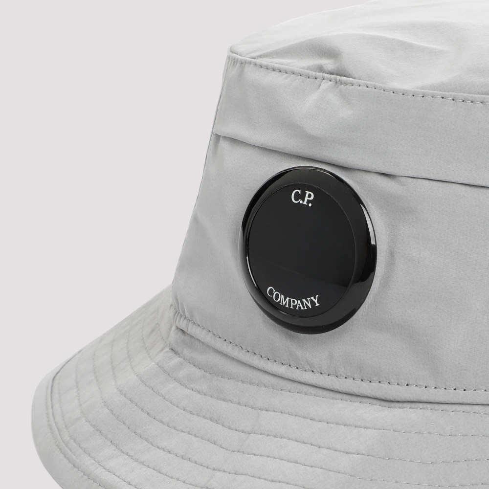 Caps