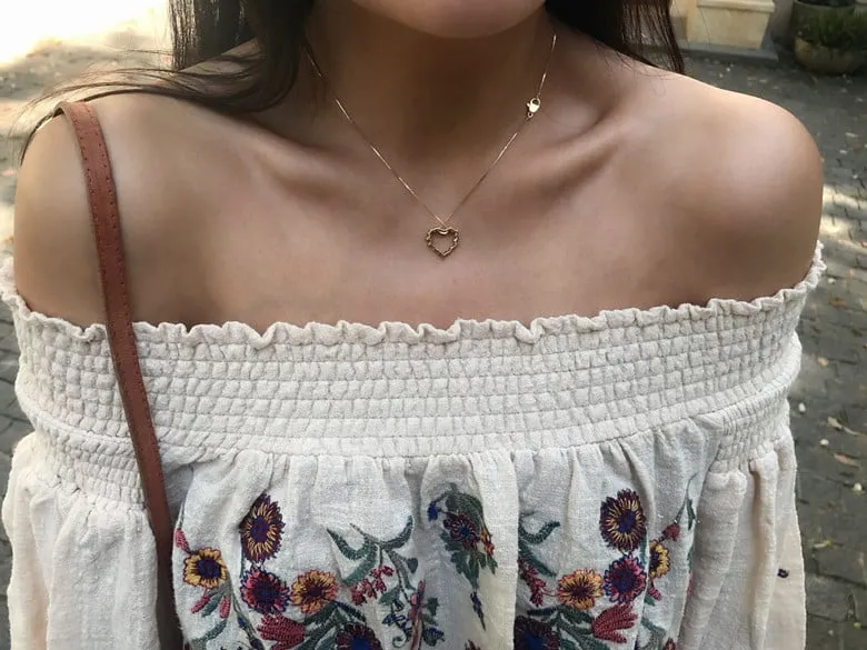 Top fleuri brodé de style Boho avec épaules dénudées | Tendance Fleurie